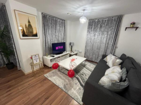Modern Apartment Amazing Winter Offer Stay Longer Sleeps 6 Free Gym Free Underground Parking Fast WiFi 5 Mins To Brentford Stadium Direct Travel To Heathrow Airport